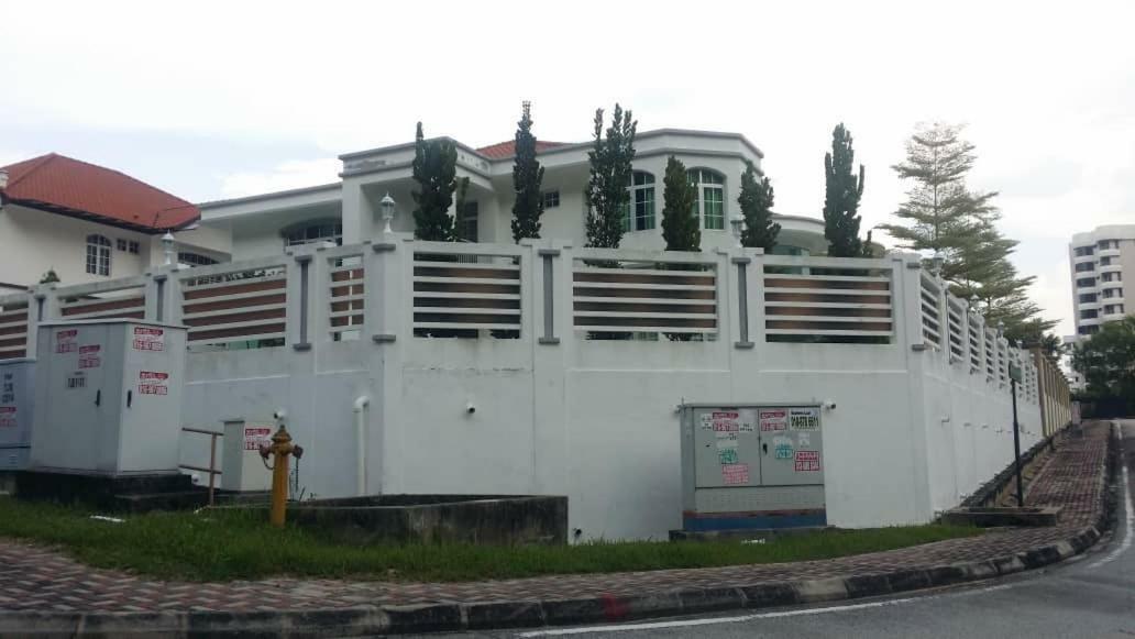 峇都丁宜6, Persiaran Tanjung Bunga 3别墅 外观 照片