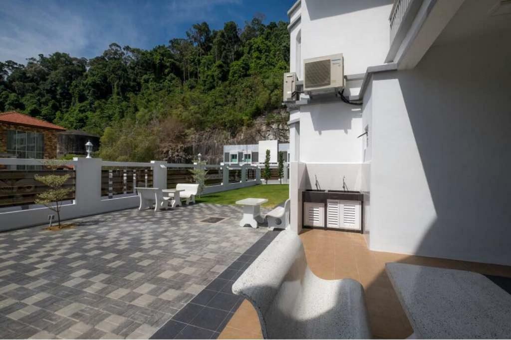 峇都丁宜6, Persiaran Tanjung Bunga 3别墅 外观 照片